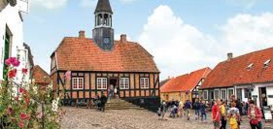 SOMMERMØDE  Ebeltoft