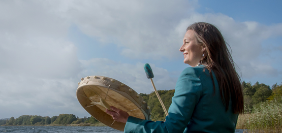 Shamanistisk trommerejse med Ellen Elsnab